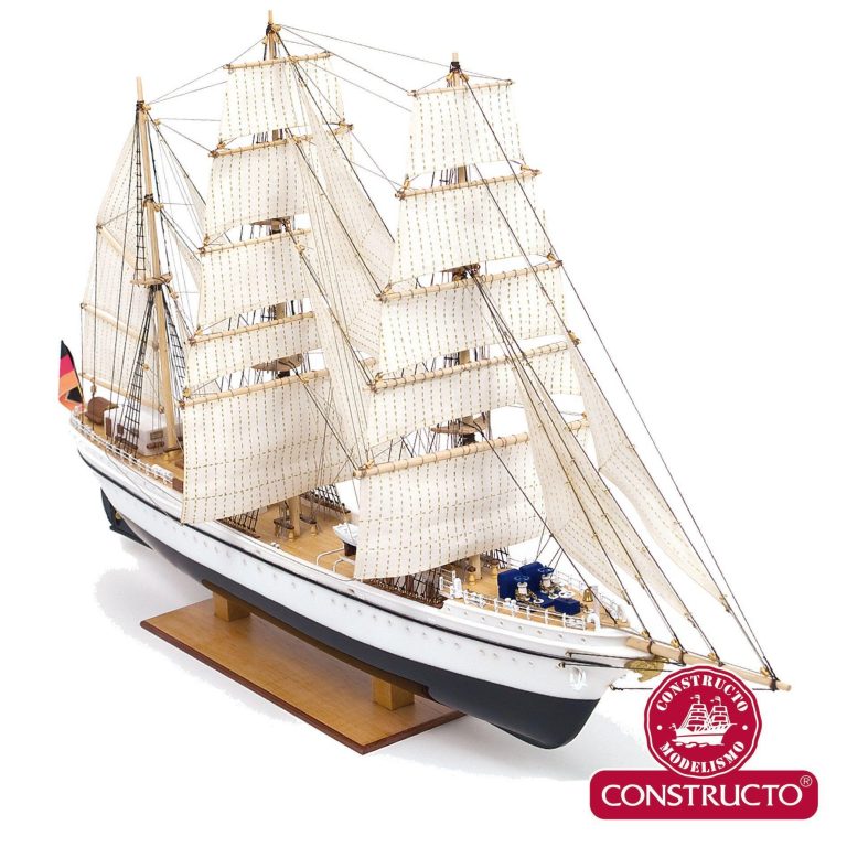 Gorch Fock, pre-painted plastic hull ship model kit