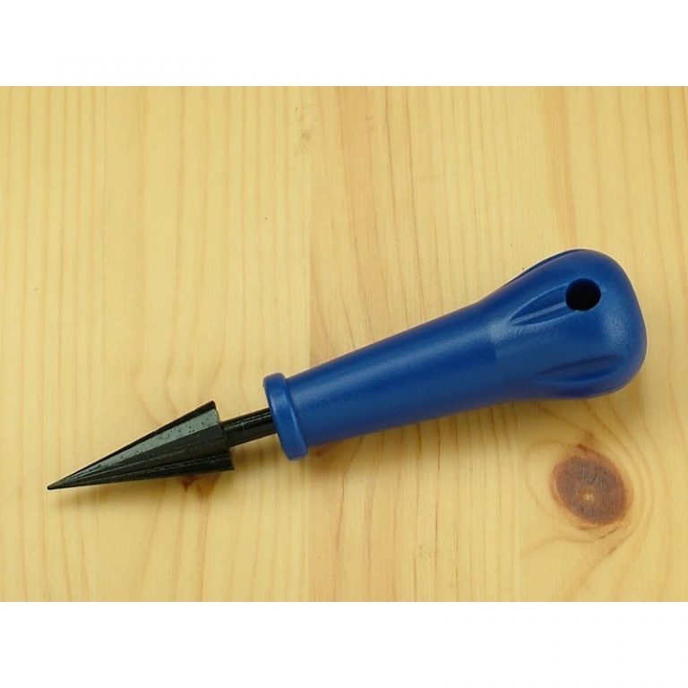 Hand tapered reamer